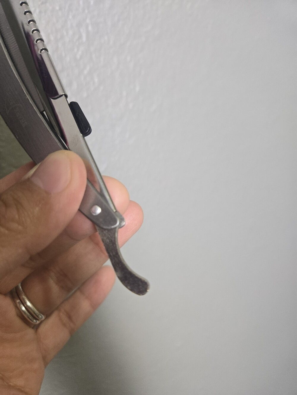 Shark Fin Straight Edge Razor - Picture 11 of 16